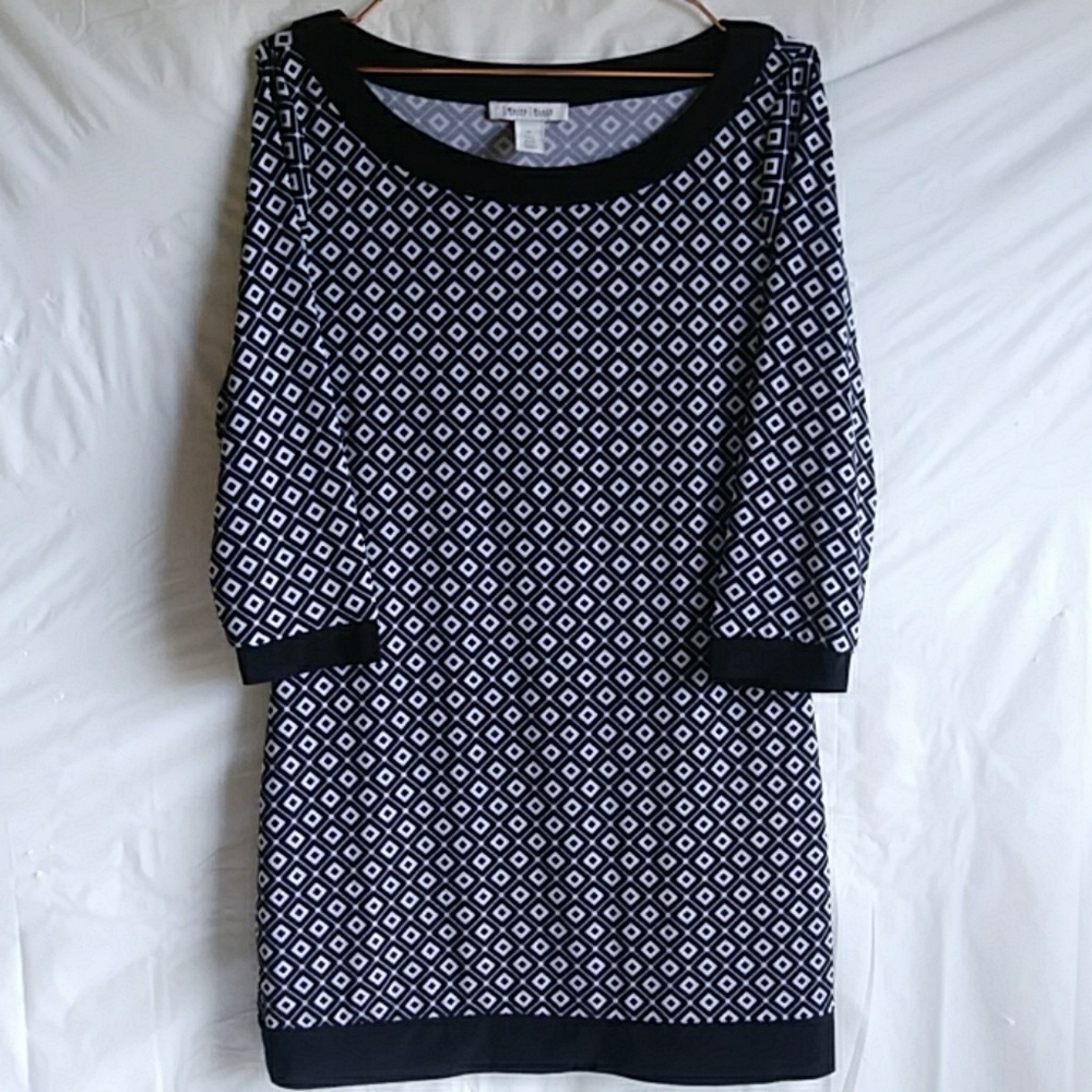 White House Black Market Black and White Geometric Tunic